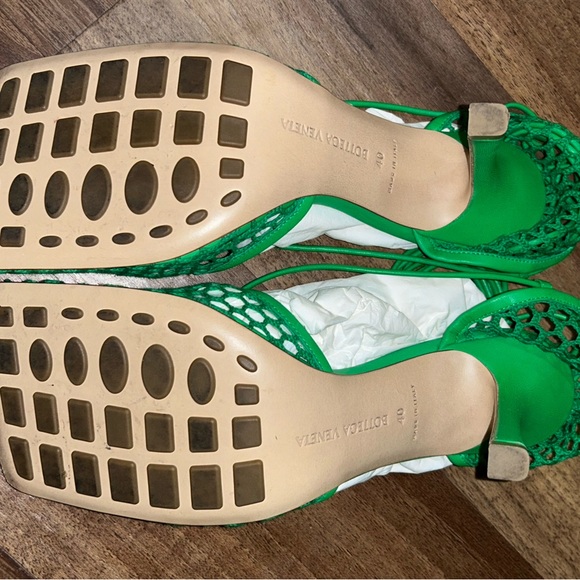 1000% Authentic Bottega Veneta Stretch Lace-Up Sandal in the color Grass. - Picture 6 of 9